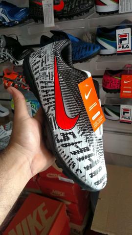 Chuteira Nike Branca Rosa