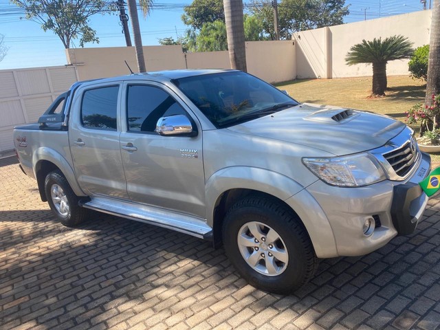 VENDE-SE TOYOTA HILUX SRV 2013/13 PRATA