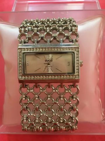 lindo relógio prateado com strass em perfeito estado, pouquíssimo usado - Foto 2