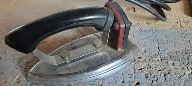 ferro passar roupa antigo retrô Lany 110v