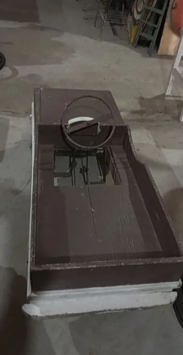 Pedalinho antigo em madeira 