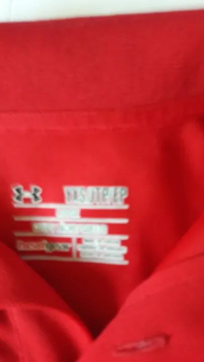 Camisa Infantil Polo Marca Under Armour - para 4/5 anos - Vermelha - semi nova - ótima - Foto 2