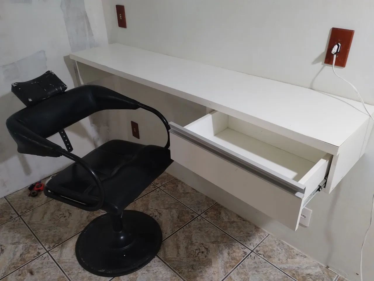 Cadeira, balcão e prateleira para salão de cabeleireiro  - Foto 2
