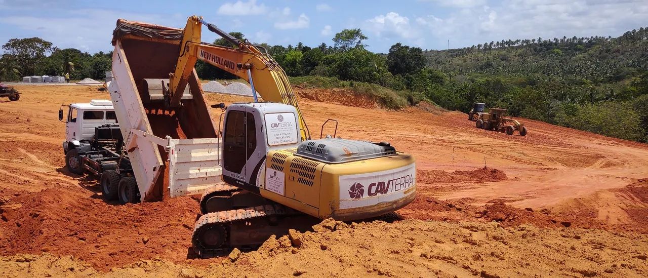 Executamos serviços de Terraplenagem, Escavação, Aterro e Compactação.  - Foto 2