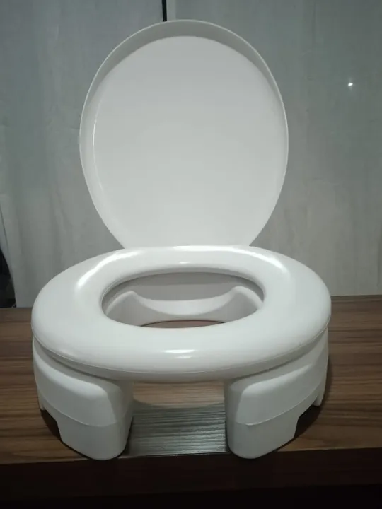 Assento Sanitário Elevado com Almofadado e Trava 11cm Astra