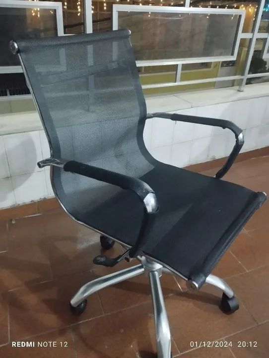 Cadeira de Escritório Giratória com Rodinhas - Foto 3