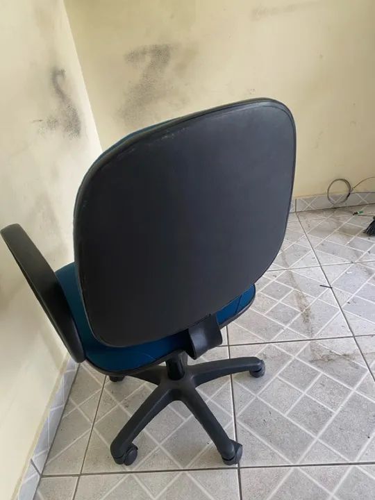Cadeira de escritório giratória azul