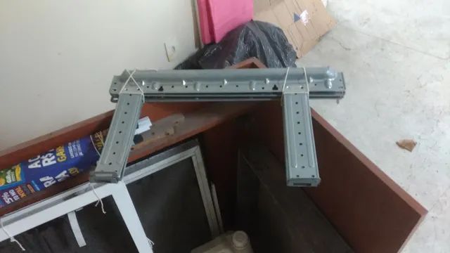 Suporte ar cond tipo Split, 3u, metal, bom estado.