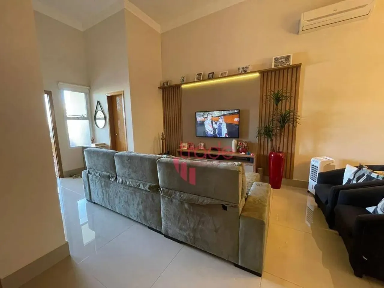 ACEITA PERMUTA COM CASA OU APTO DE MENOR VALOR