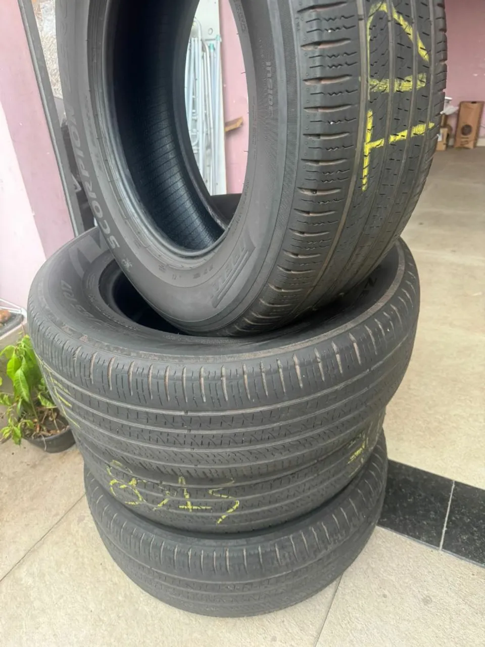 Jogo de Pneus Pirelli Scorpion 255/65 R17 , Meia Vida, Para Caminhonete.