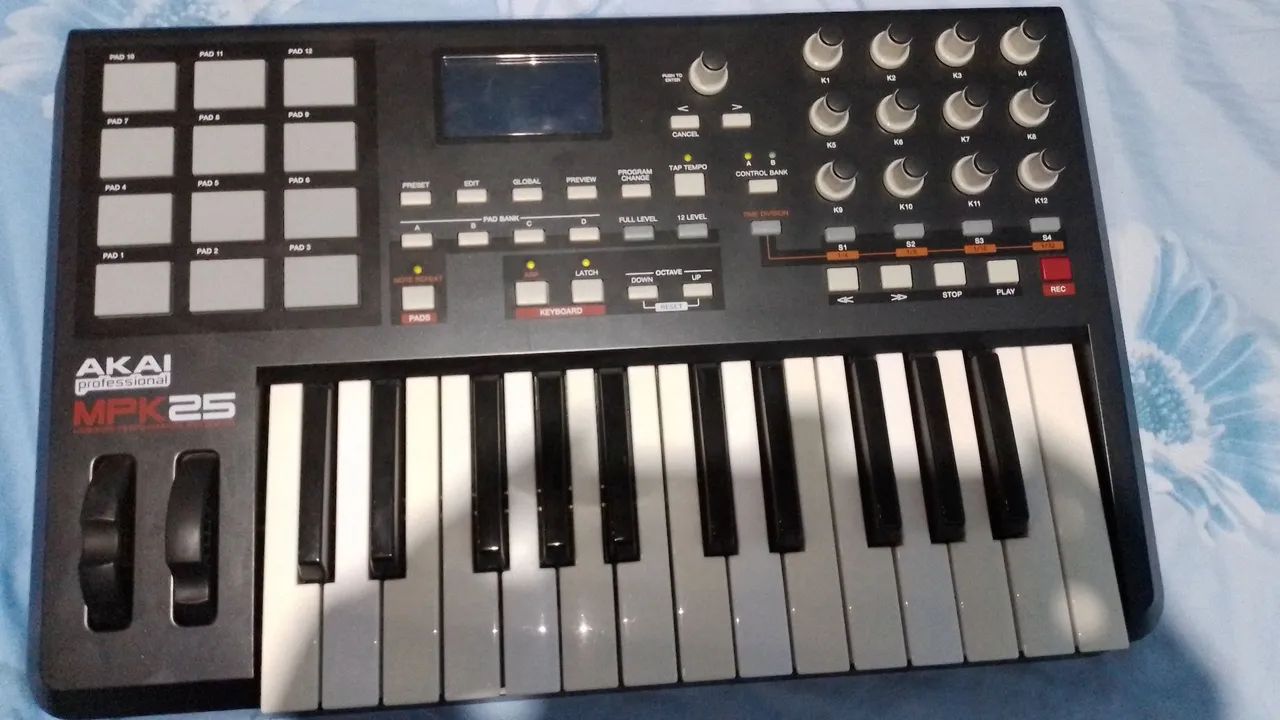 TECLADO CONTROLADOR AKAY MPK 25 - Foto 2