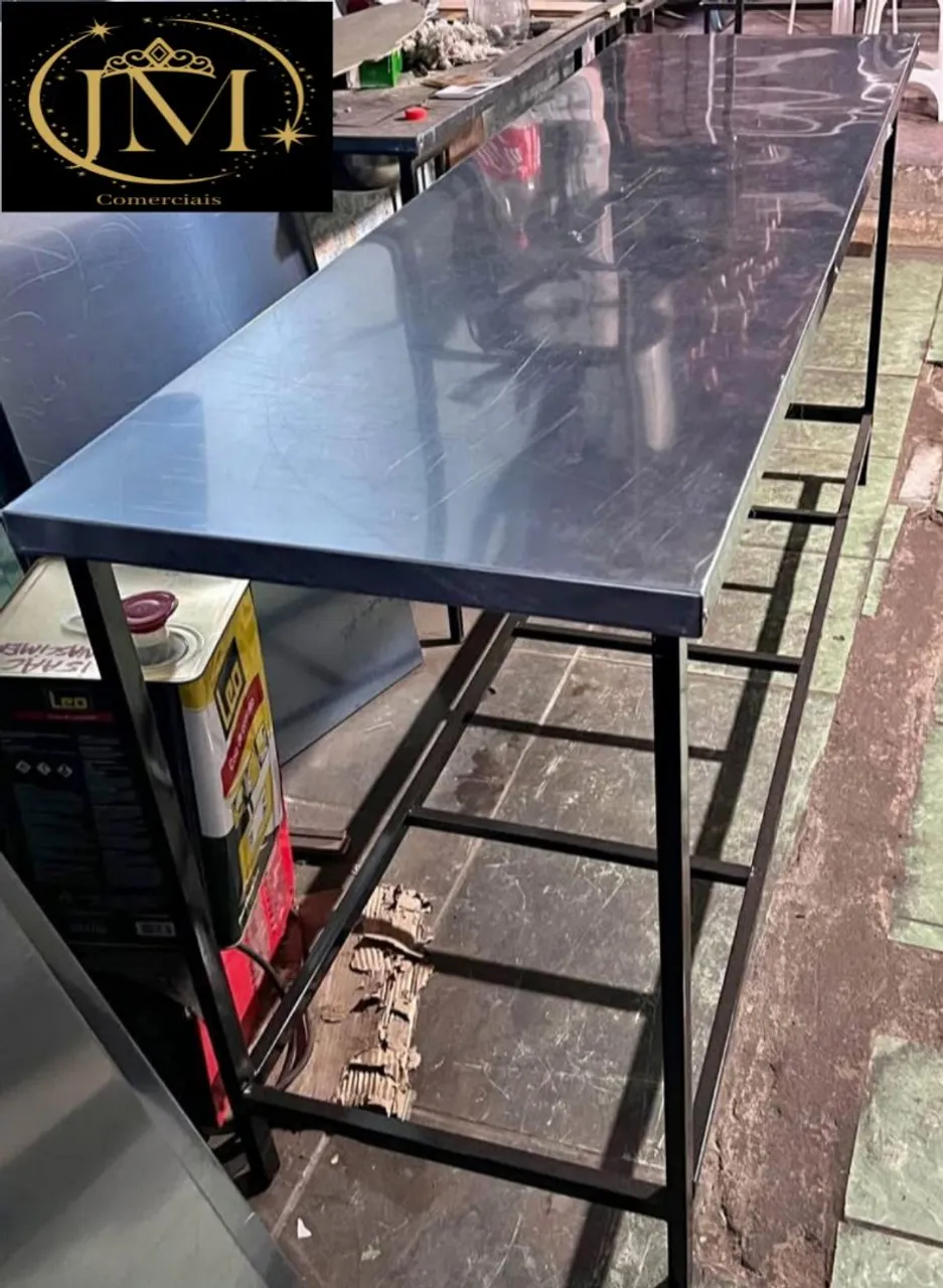 Mesa de aço inox com estrutura em ferro pronta e Resistente