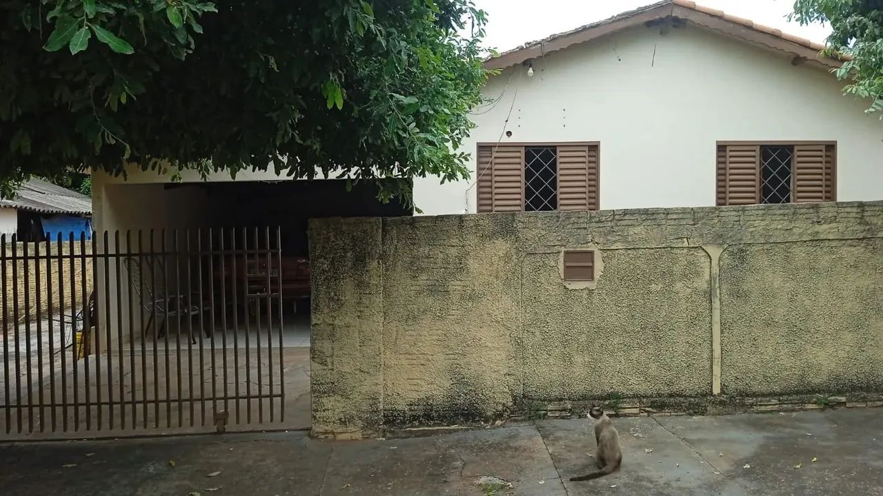 Casa com terreno de 450 metros e casa de 100 metros quadrados com 3 quartos - Com horta