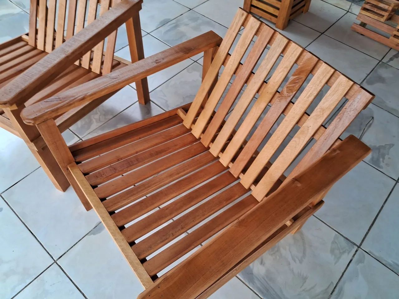 Poltrona em madeira 63824092748675123