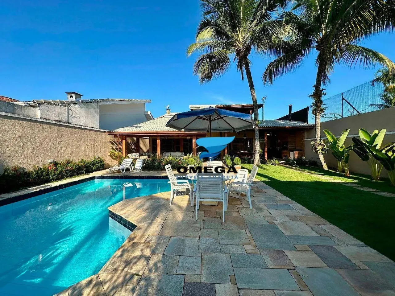 Casa à venda em Condomínio Jardim Acapulco no Guarujá | Omega Imóveis