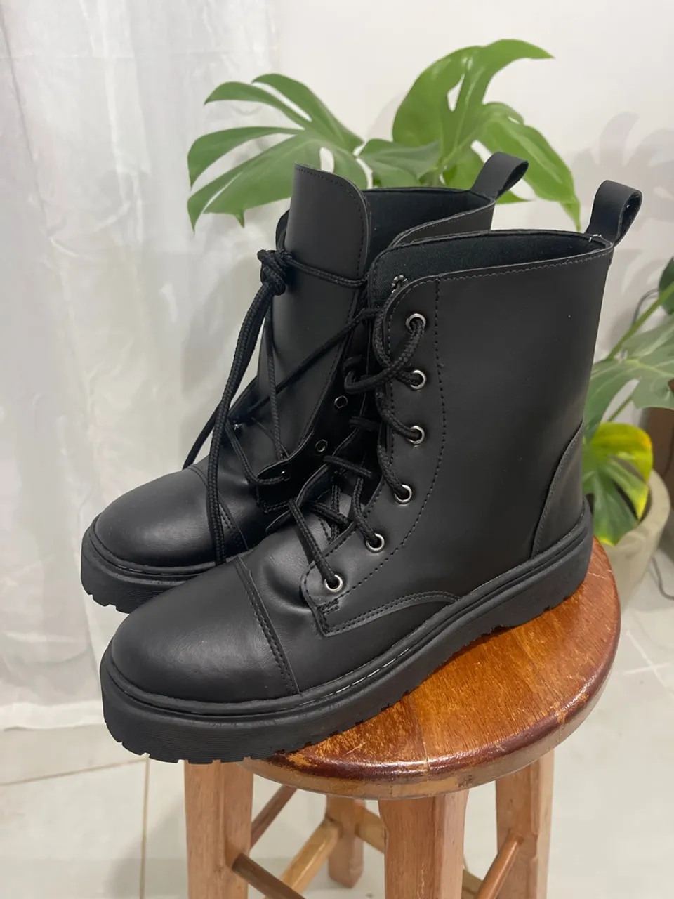 Botas Femininas Cano Médio - Preta