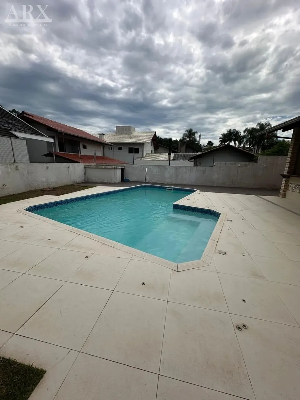 Belíssima casa em condomínio na Itoupava Norte