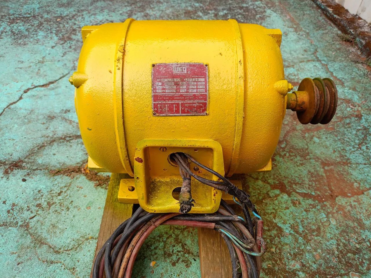 Motor Elétrico WEG - 5CV 