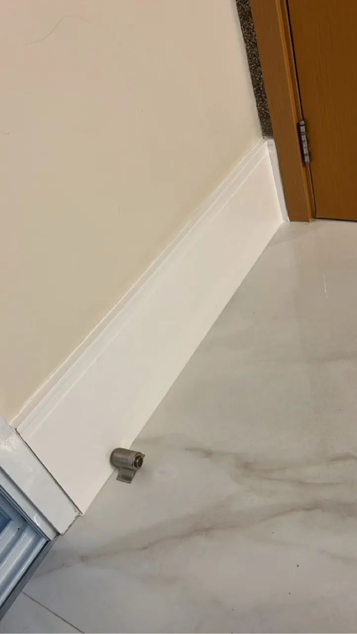 Instalação de rodapé  Santa Luzia ,Poreletano  , MDF   com acabamento  - Foto 5