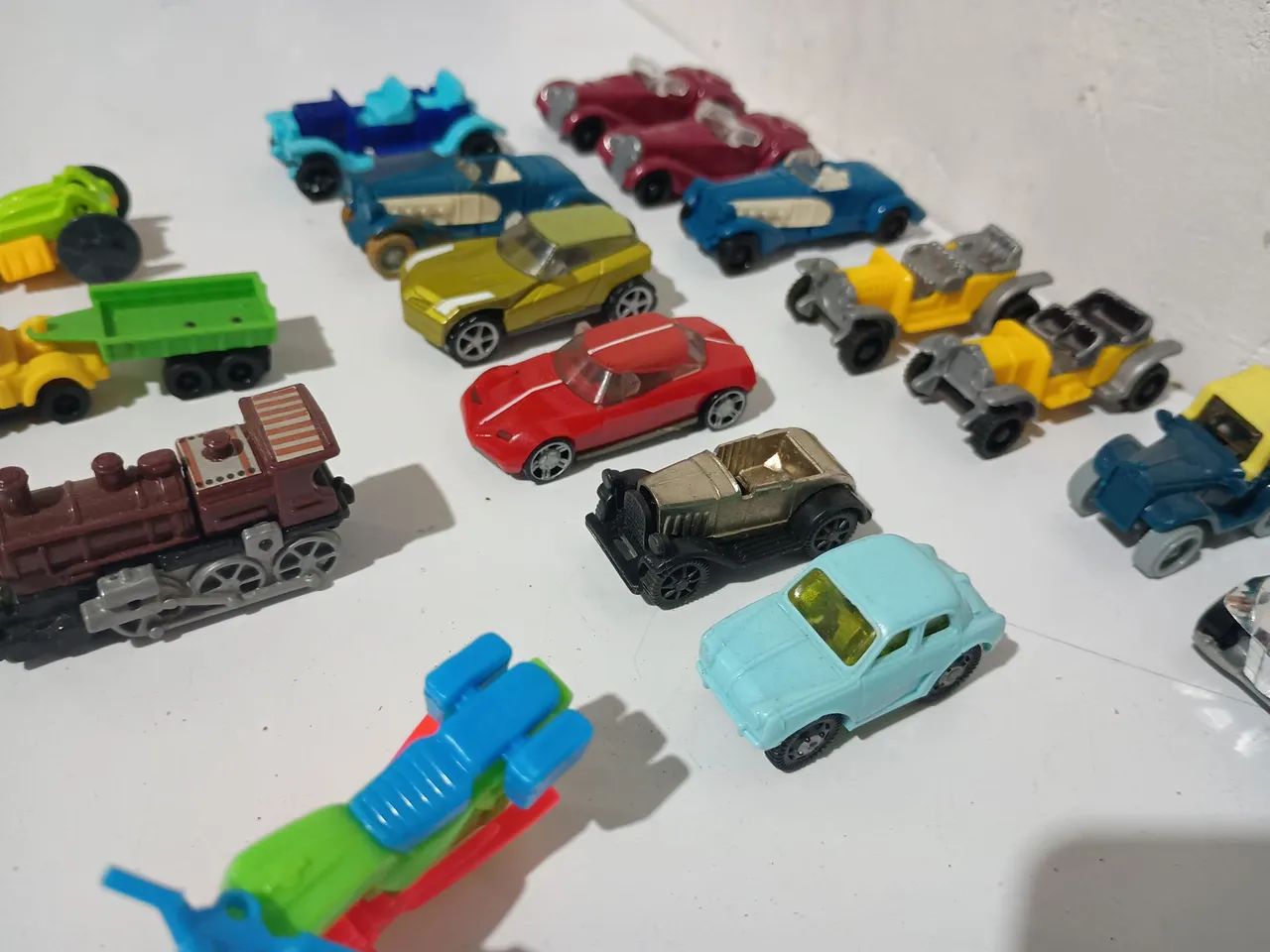 KINDER OVO - 17 Miniaturas de veículos antigos - Foto 6