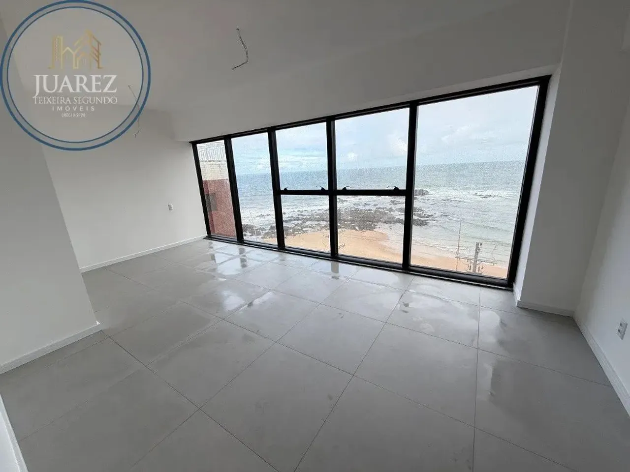 APARTAMENTO STUDIO NO NOVO EMPREEDIMENTO SAINT BARTZ DEBRUÇADO SOB O MAR DE ONDINA OPORTUN