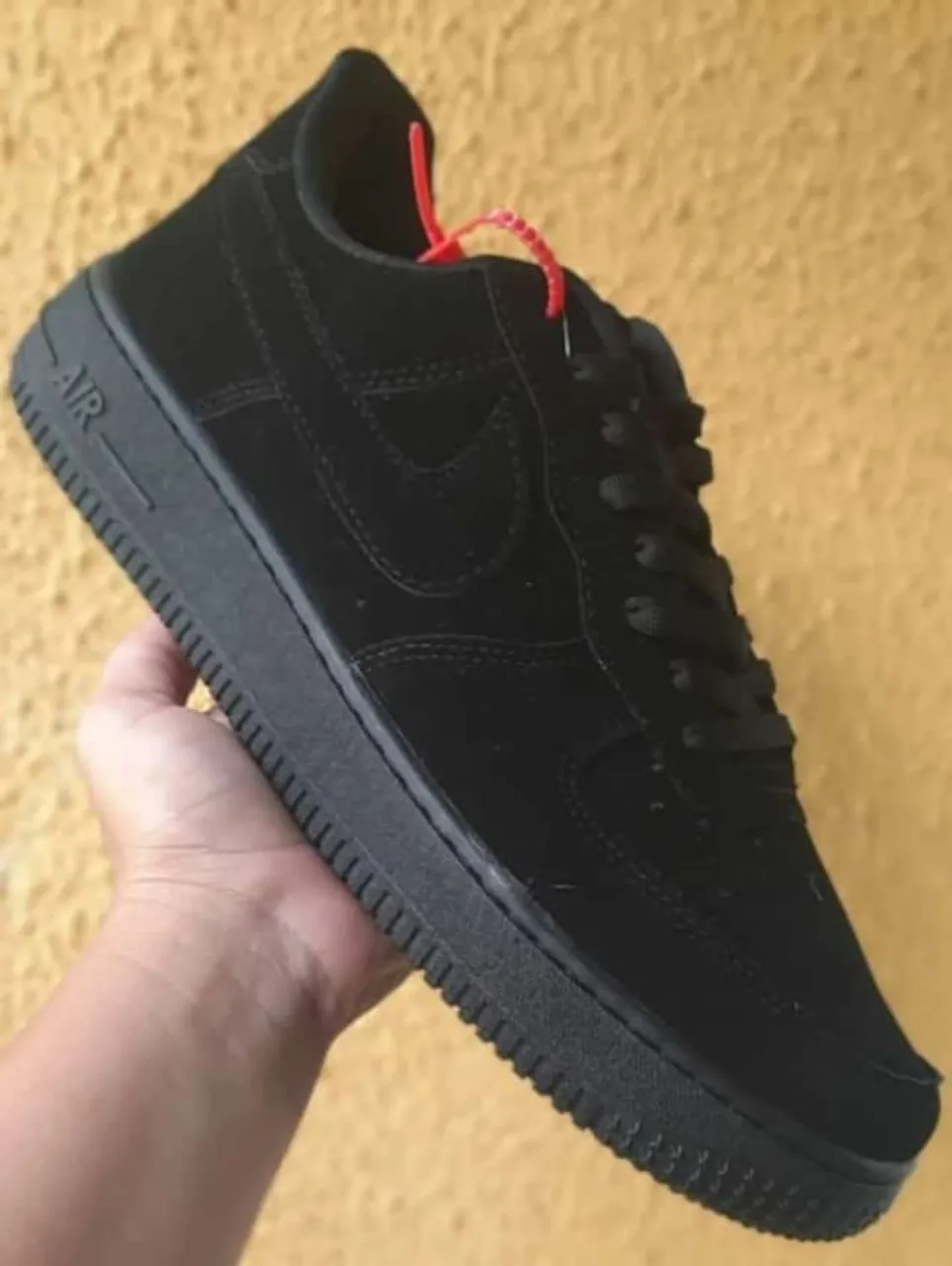 Tênis Nike Air Force 1 Preto Camurça