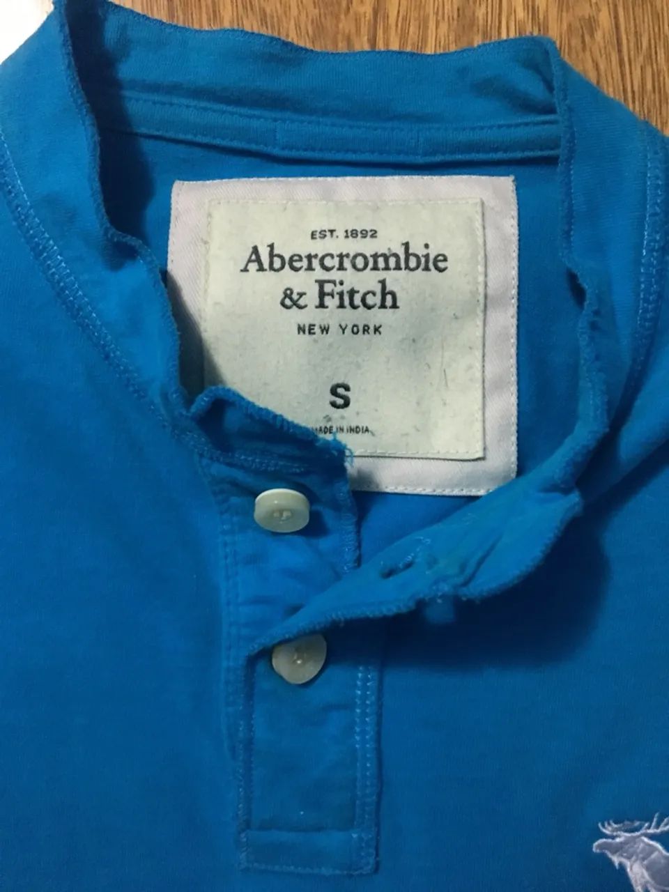 Camiseta Abercrombie & Fitch - Foto 3