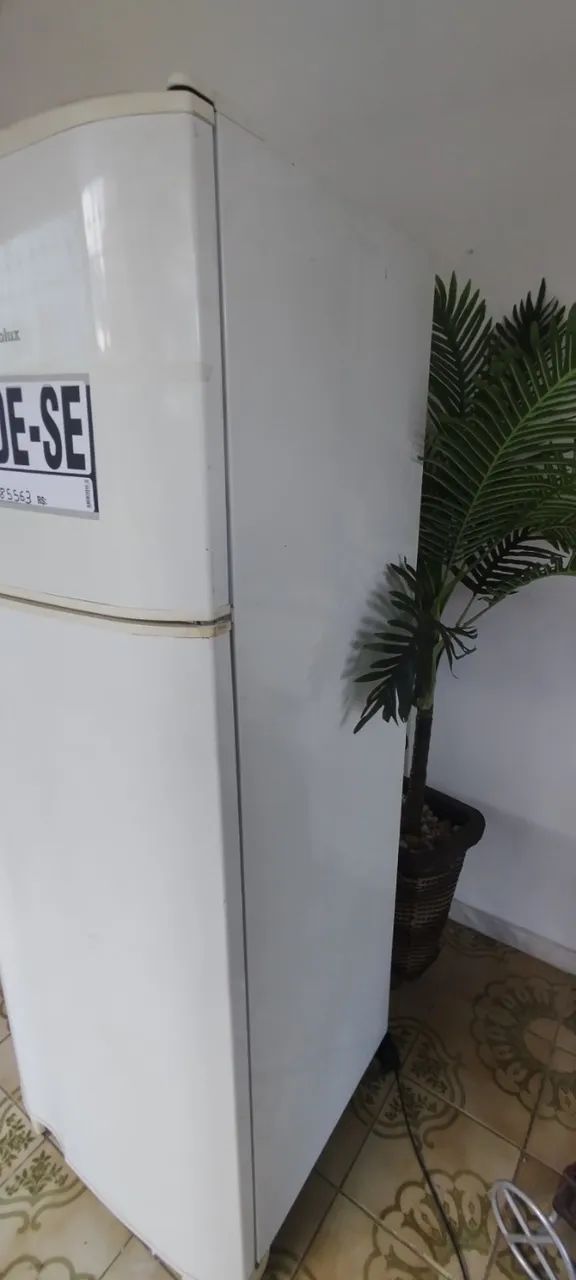 Vendo geladeira Eletrolux duplex 347l - Foto 3