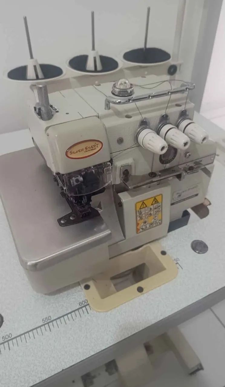 Máquina de Overlock Industrial Silver Star