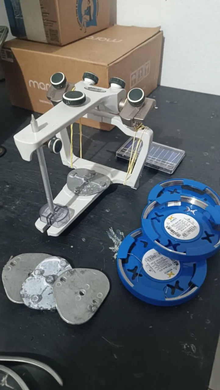 Articulador Odontológico e Materiais