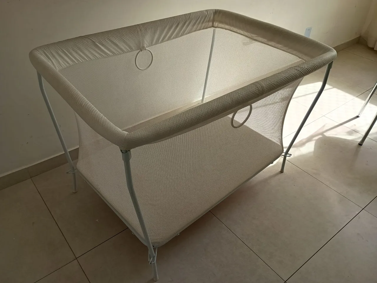 Cercadinho infantil portátil em ótimo estado.