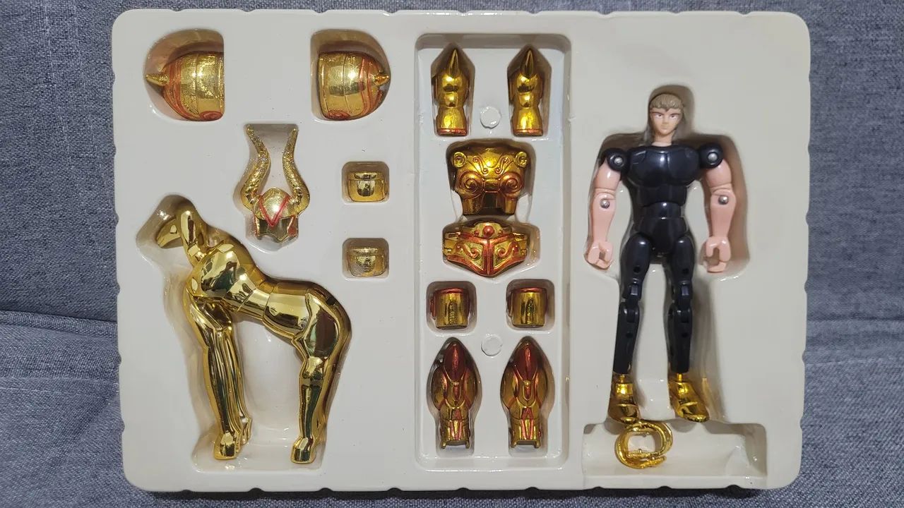 Boneco Shura de Capricórnio Bandai diecast vintage cavaleiros do zodíaco - Foto 3