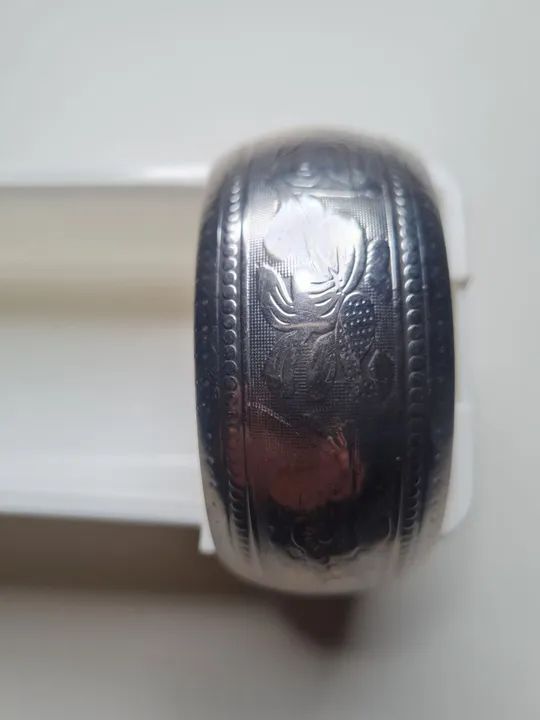 Par de pulseiras de metal - na cor Prata - Foto 2