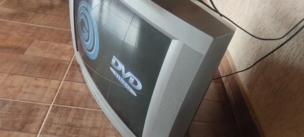 TV 29 PHILIPS RETRÔ + CONTROLE + CABOS. IDEAL PARA JOGOS, DVD E VIDEO CASSETE