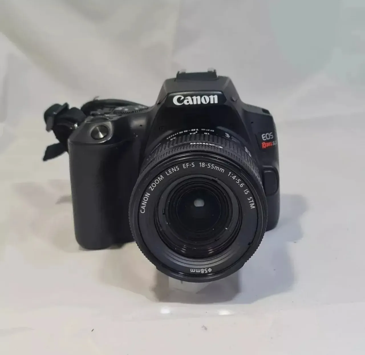 Canon SL3 em ótimo estado + duas lentes!