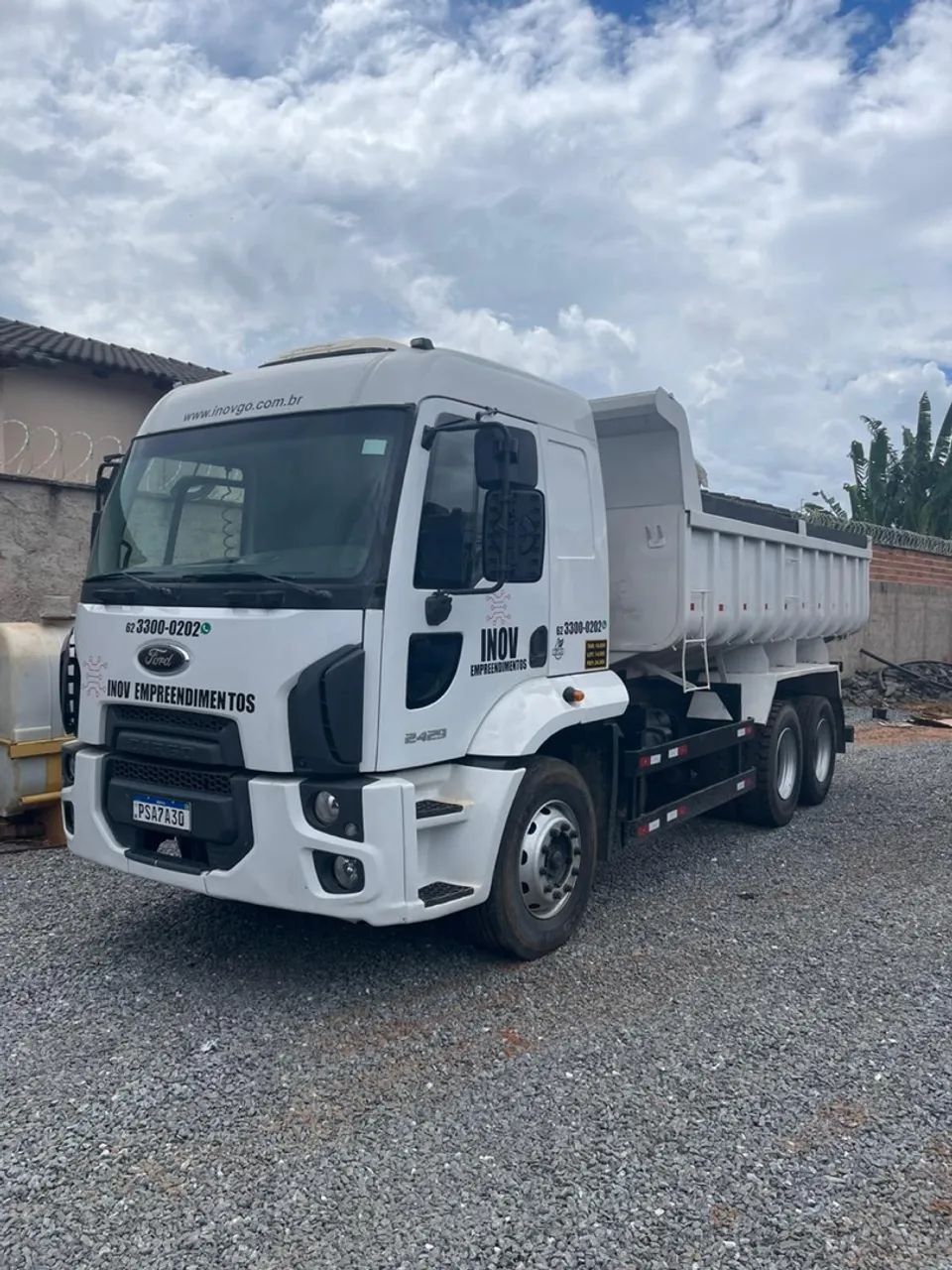 CAMINHÃO CAÇAMBA FORD CARGO 2429