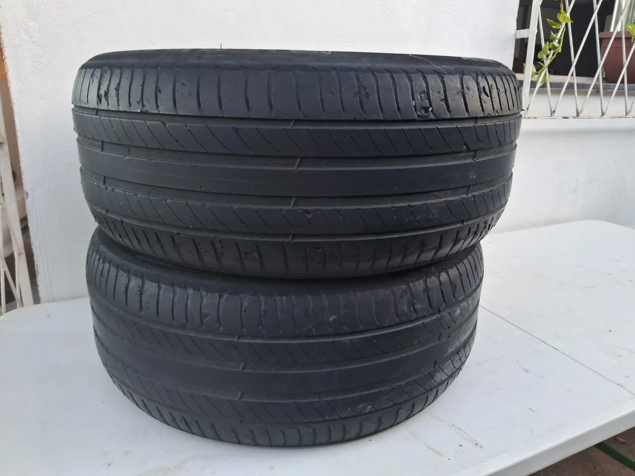 Pneu Michelin, meia vida. Aro 17. 225/50/R17
