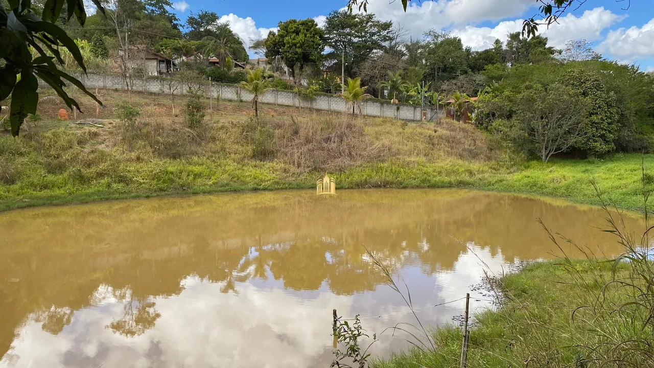 Lindo Sítio à Venda no Condomínio Topázio em Esmeraldas com Porteira Fechada