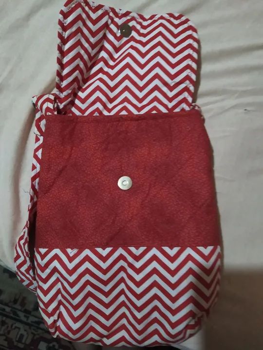 Bolsa de ombro vermelha e branca - Foto 4