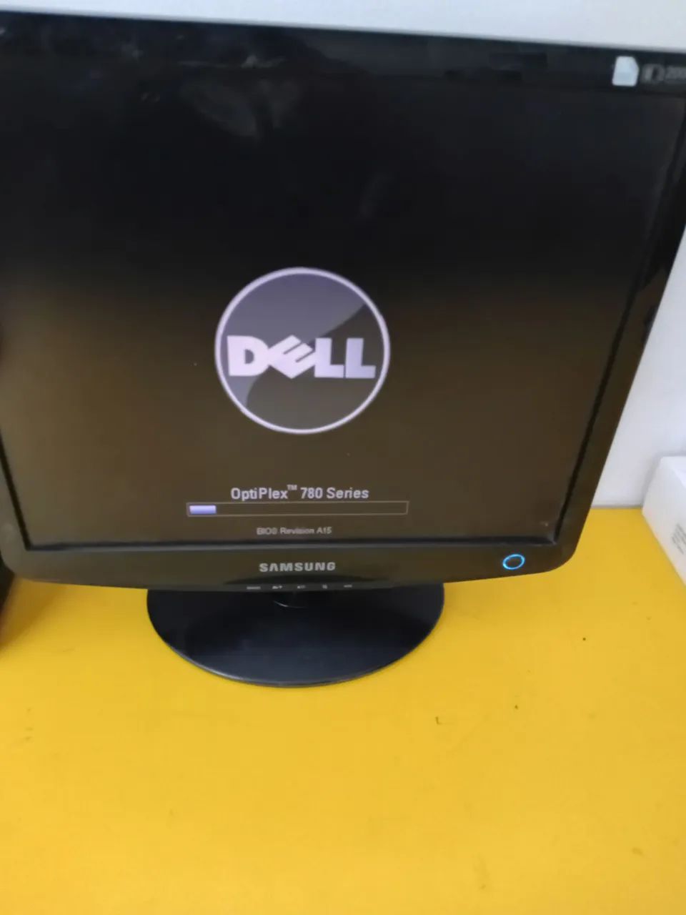ATENÇÃO: Monitor Samsung Syncmaster 732N 17 polegadas HD LCD VGA (para reparo)