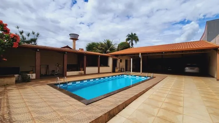 PLANALTINA - 4 QUARTOS - LT de 604m² - ST TRADICIONAL - PISCINA - CHURRASQUEIRA
