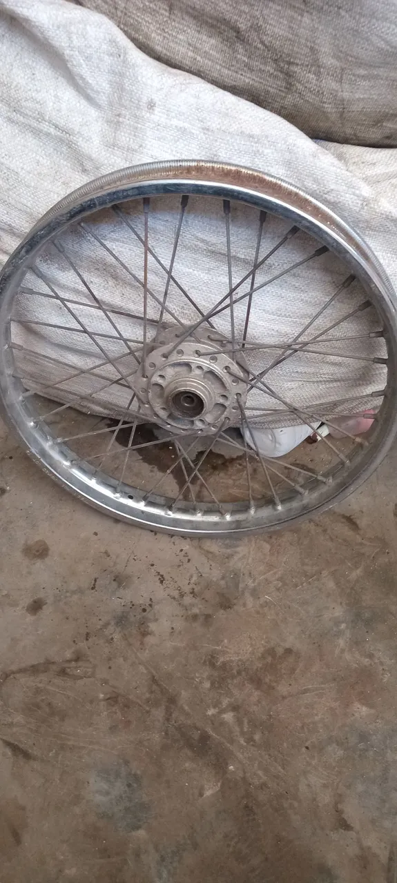 Roda de moto aro 17 o par original da honda 