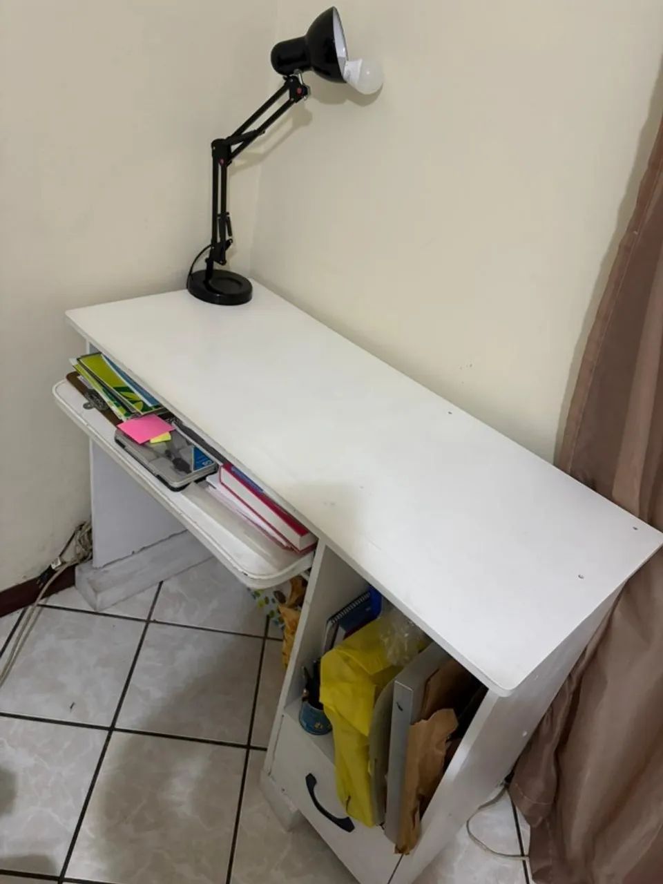 Vendo escrivaninha branca 