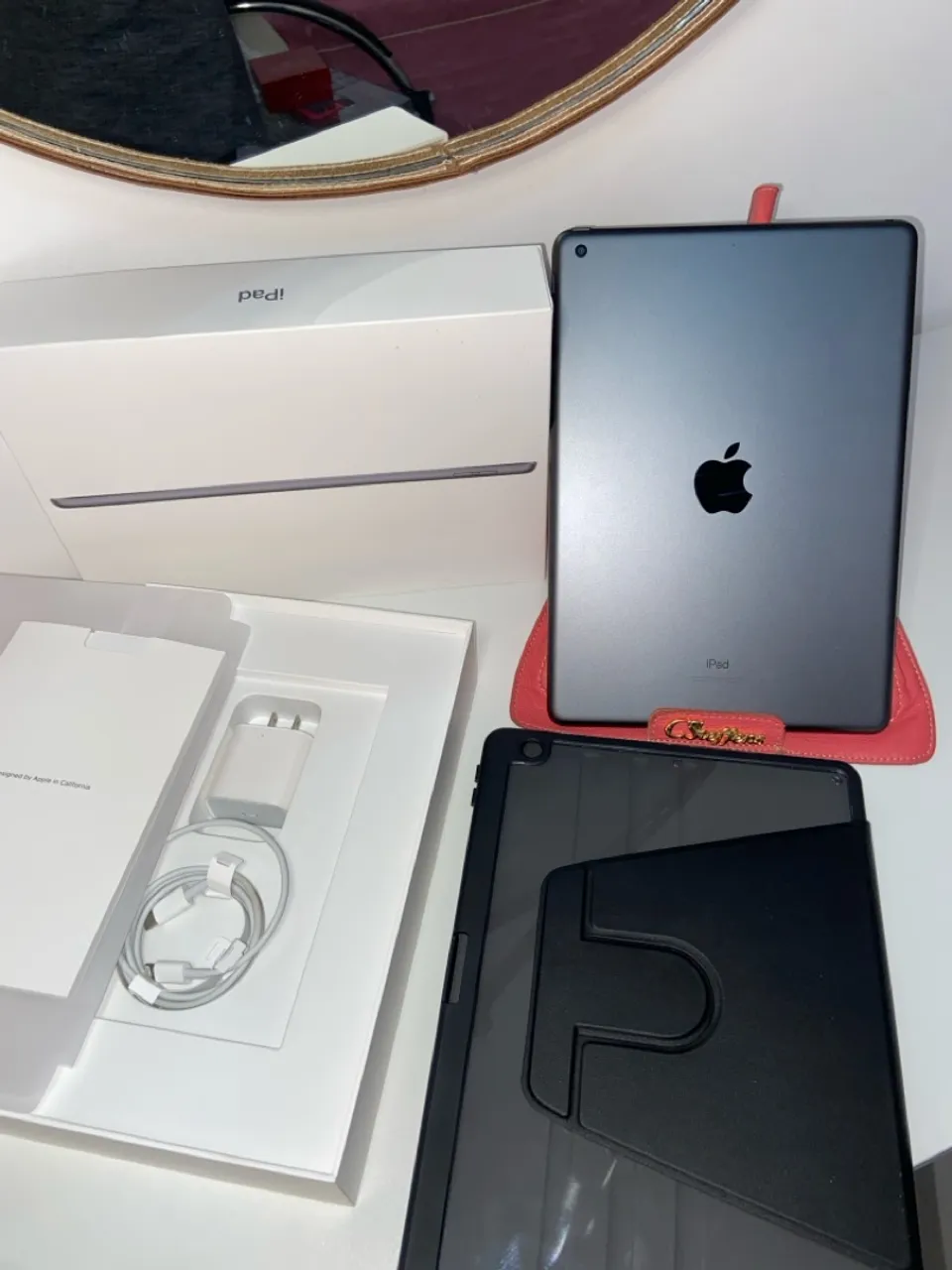 iPad Apple Cinza 9ª Geração 64GB com Acessórios