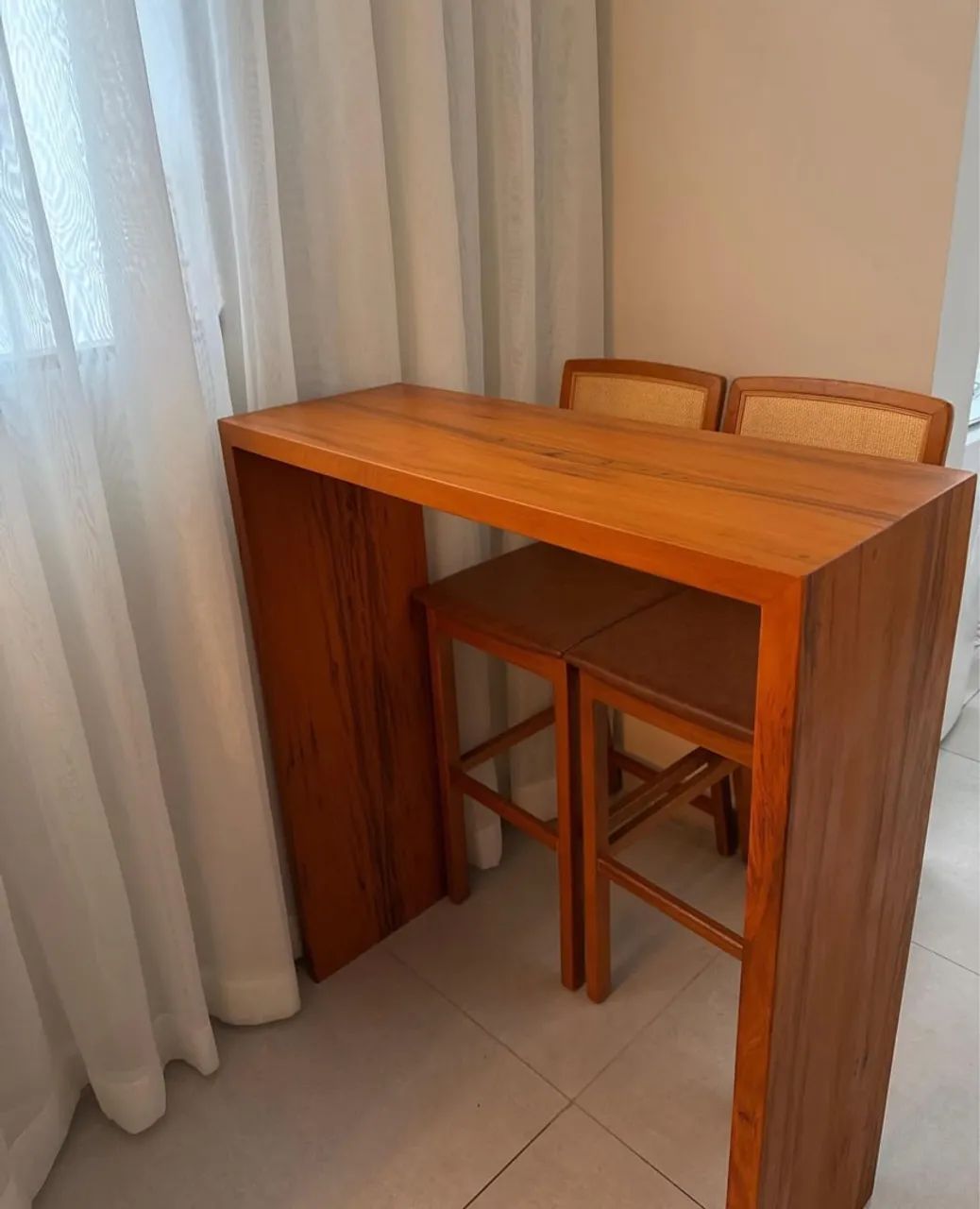 Aparador U peroba rosa com 2 banquetas 65568130016899121