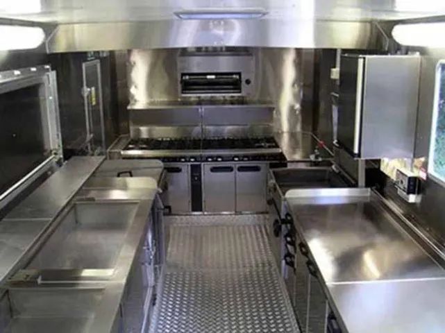 Reformamos ou equipamos seu food truck!!!!!!!.