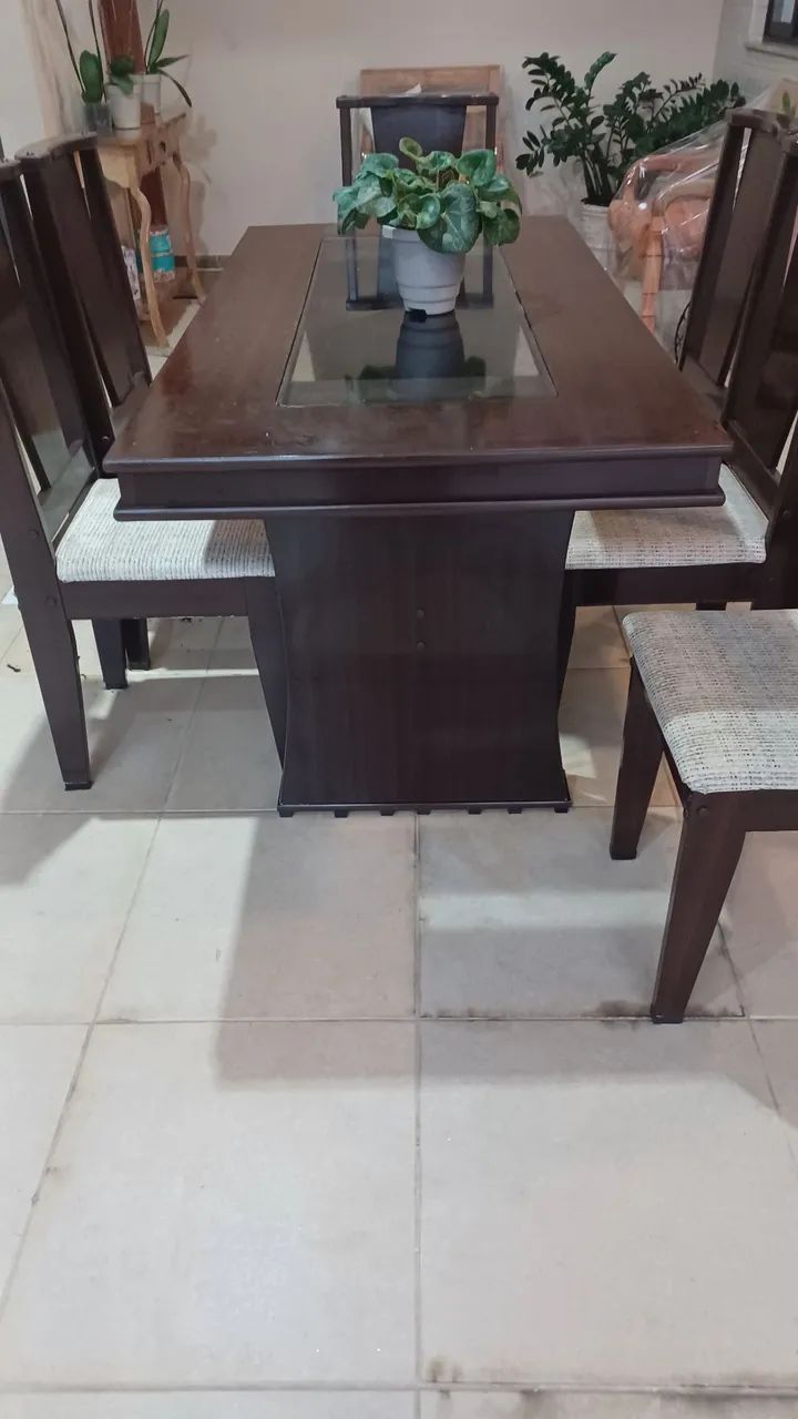 Mesa de sala de jantar com seis cadeiras64302124794499124