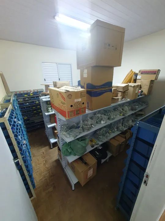 Remanescente de estoque e mobiliário de loja de ferrages, venda em lotes. - Foto 3
