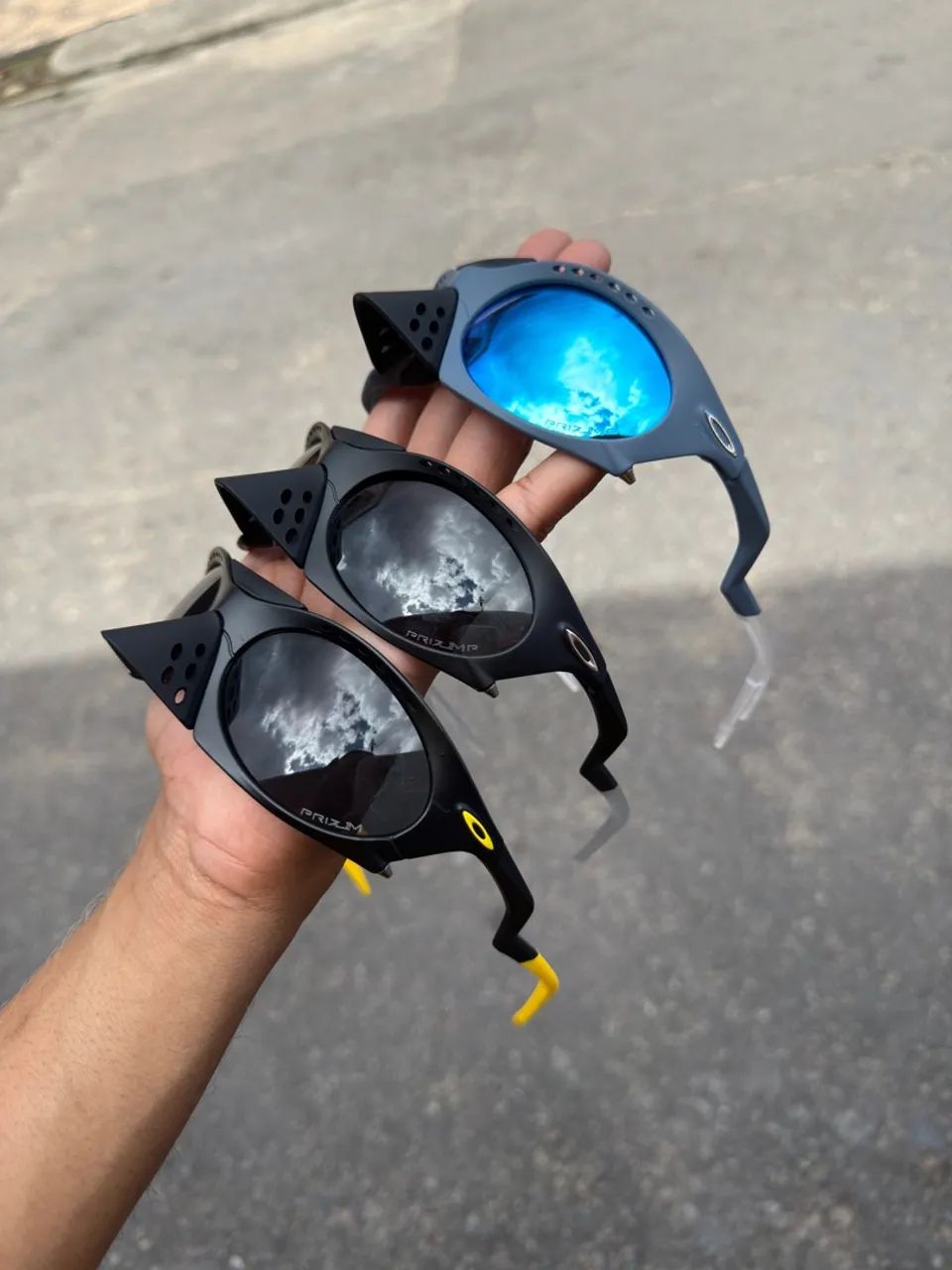 Óculos Oakley disponível 