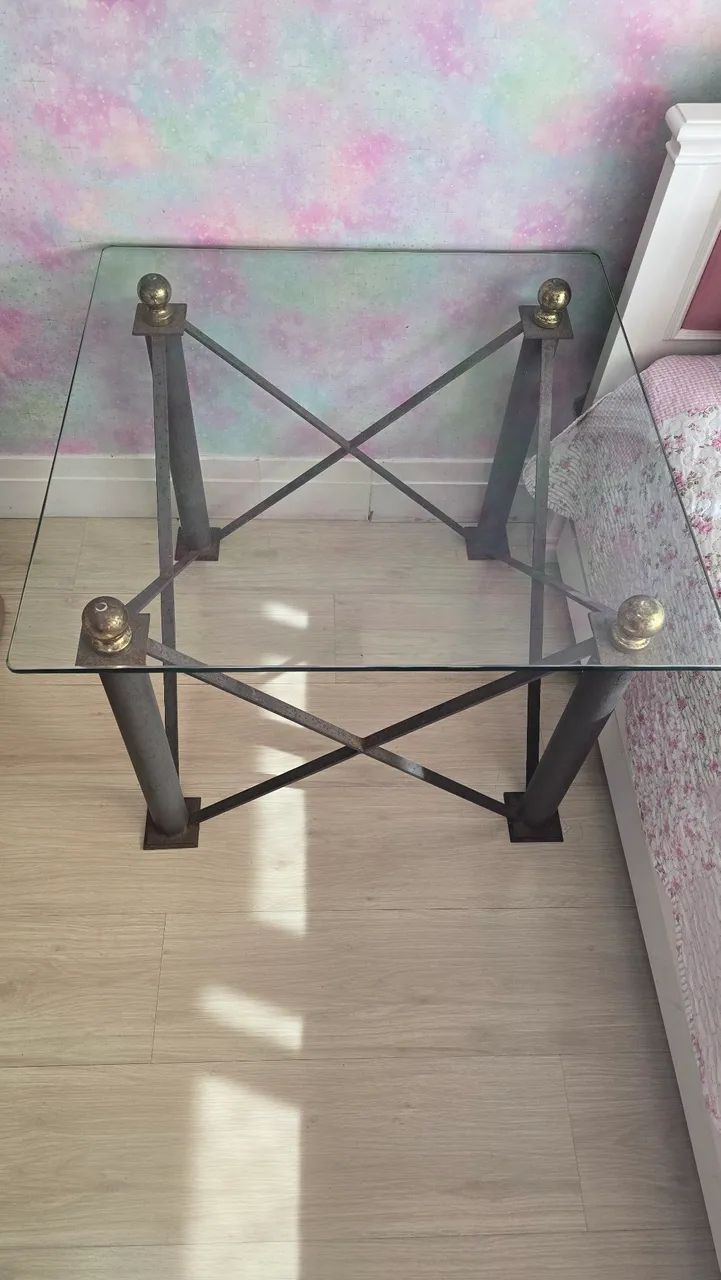 MESA DE FERRO E VIDRO